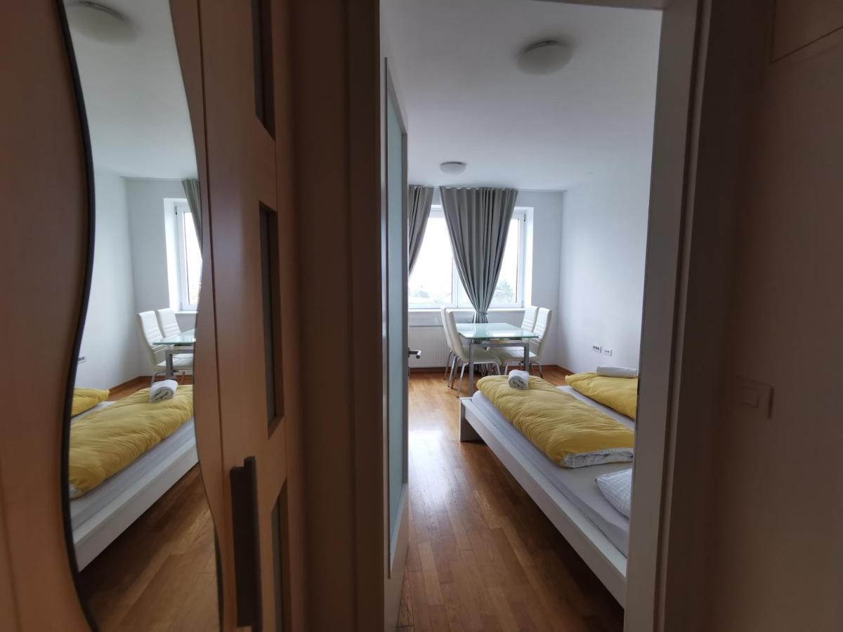 Trnovo Apartment With Free Parking Любляна Екстер'єр фото